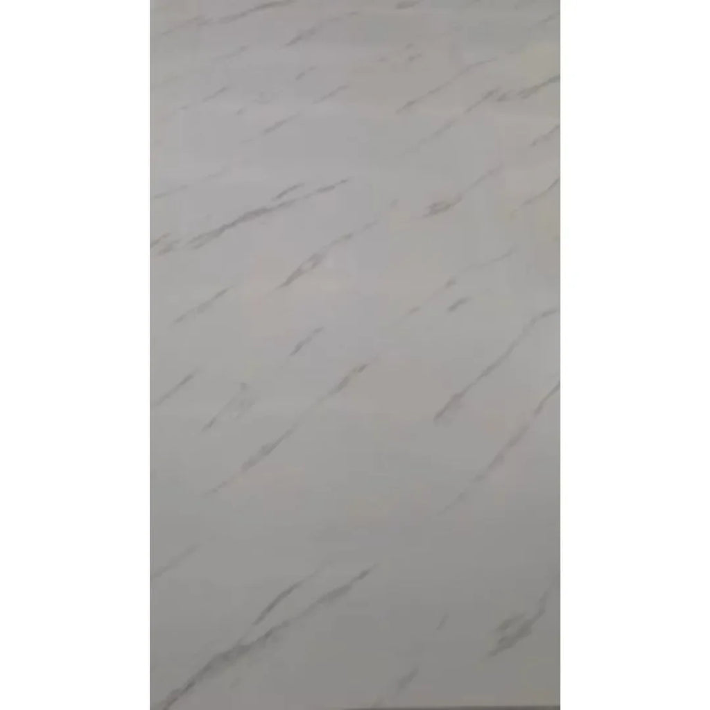 Halvány márvány mintás, nagyméretű PVC falpanel teljes tábla fotó fehér háttér előtt Inspira Bútor