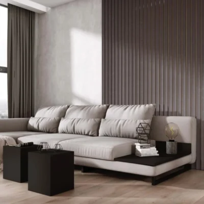 Tágas nappali belső tér antracit-arany bordázott falburkolattal és modern berendezéssel