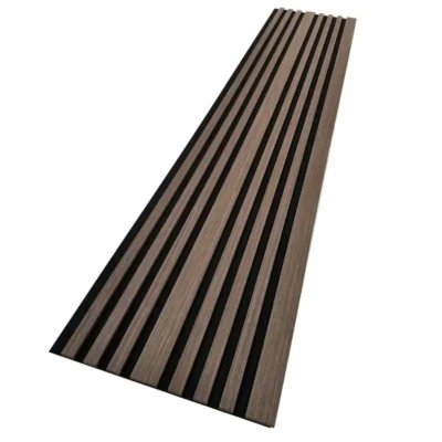 Mélybarna, sötét dió színű falécek fekete akusztikus filc háttéren