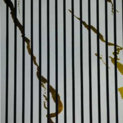 Közelkép az Inspira arany márvány mintás akusztikus panel felületéről és erezetéről